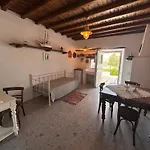 Rizes Mykonos - Folklore Farmstead בית חווה אנו מרה